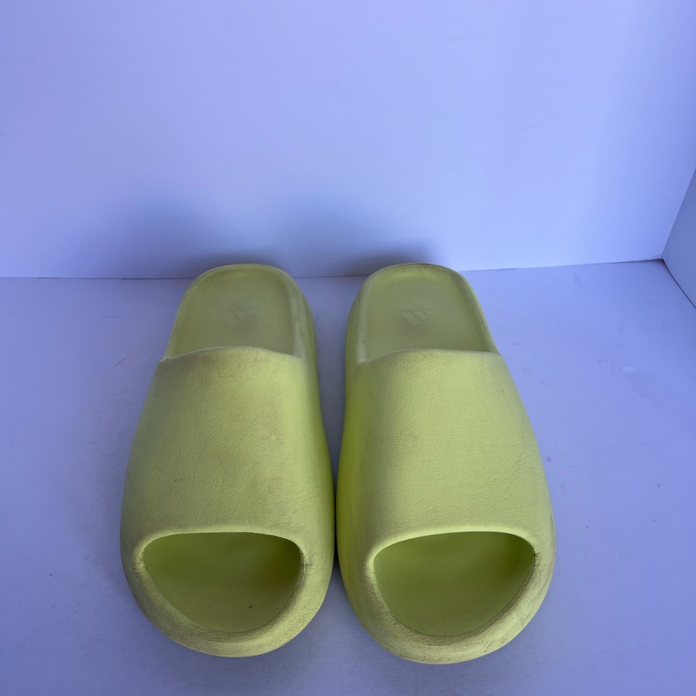 Yeezy Slides‎ in Neon Yellow
